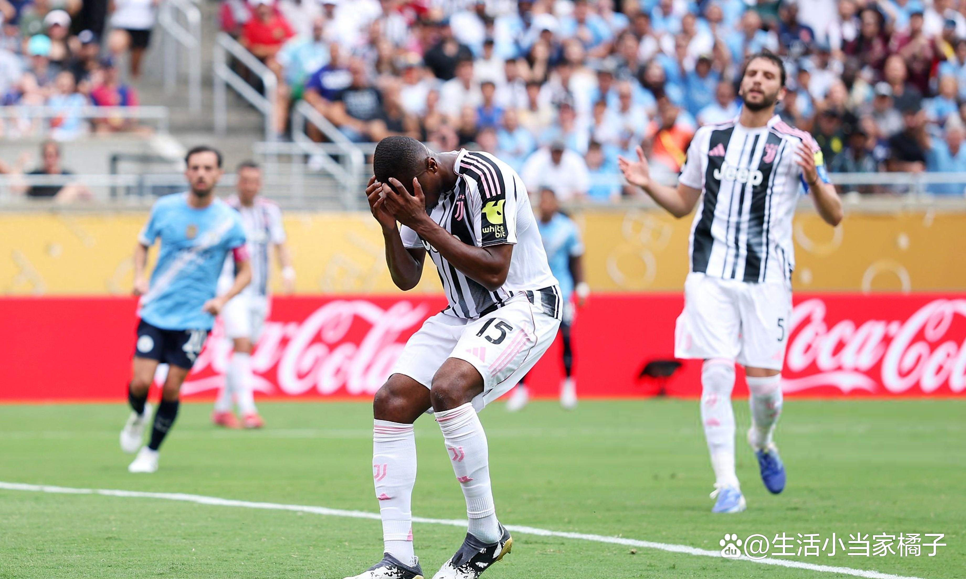 包含尤文图斯后防线频现失误，球队遭遇连败的词条