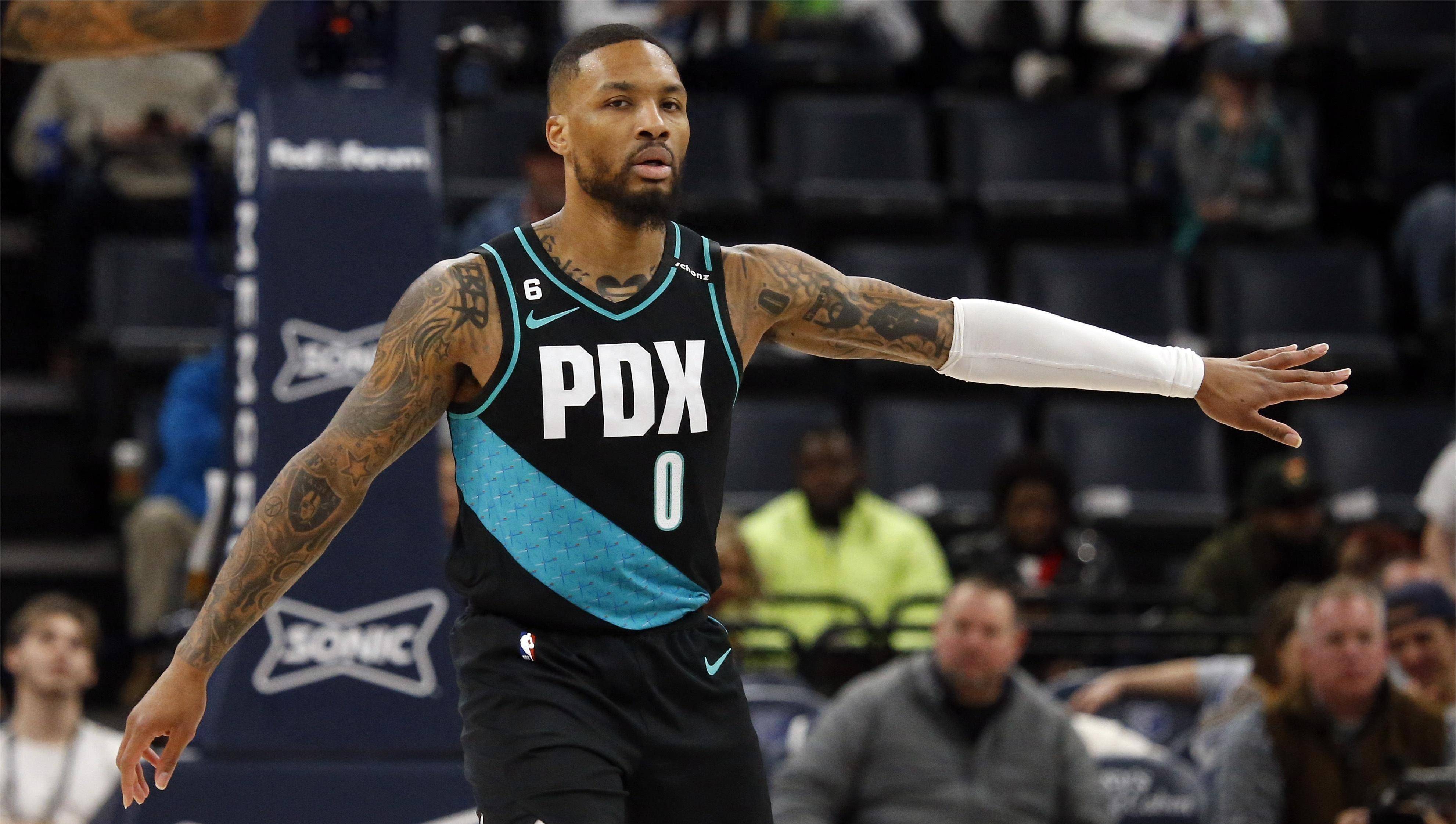 开云体育登录-包含开拓者客场击败猛龙,利拉德率队领跑全场的词条