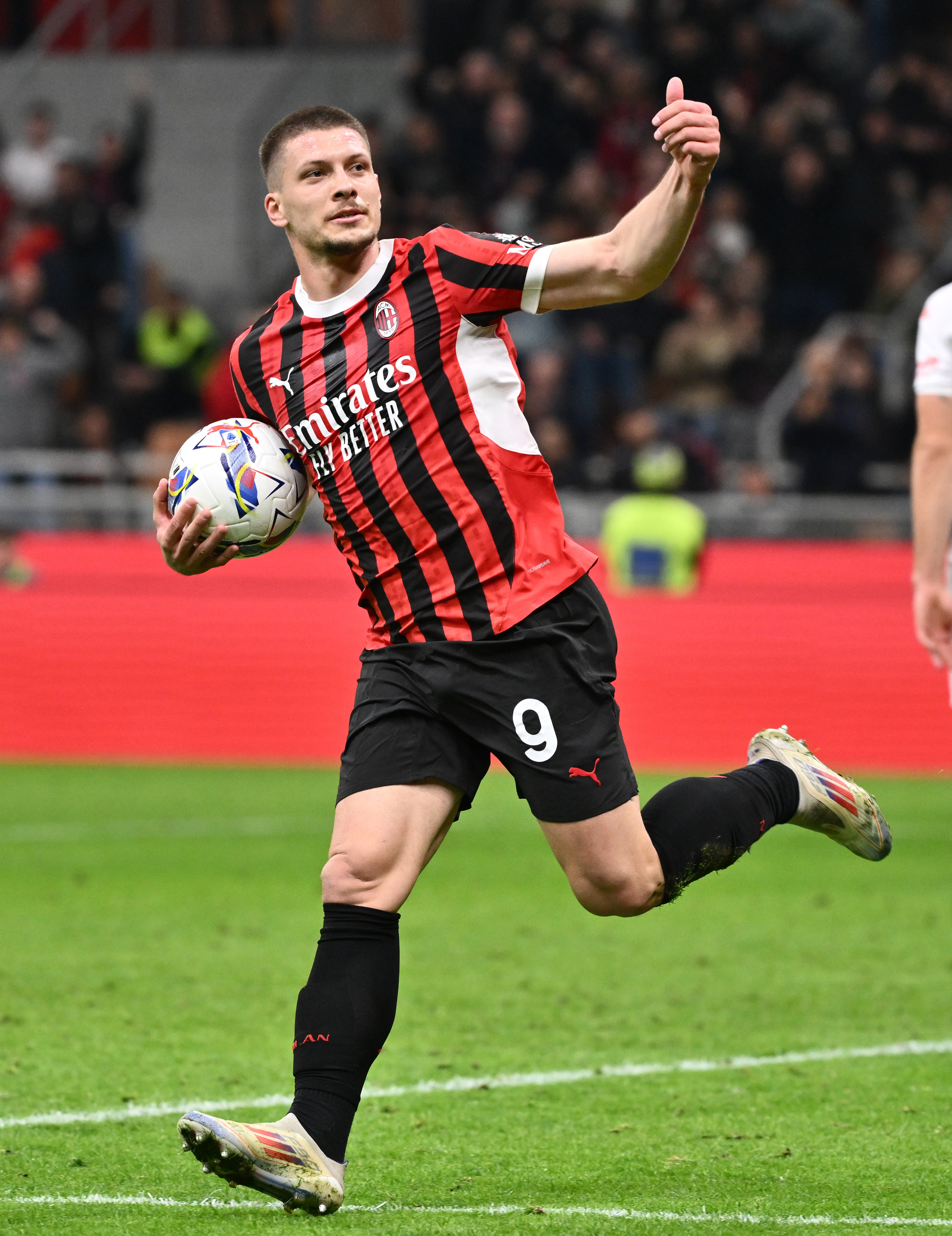 开云体育在线-佛罗伦萨球员连场发挥出色,球队前景备受期待的简单介绍