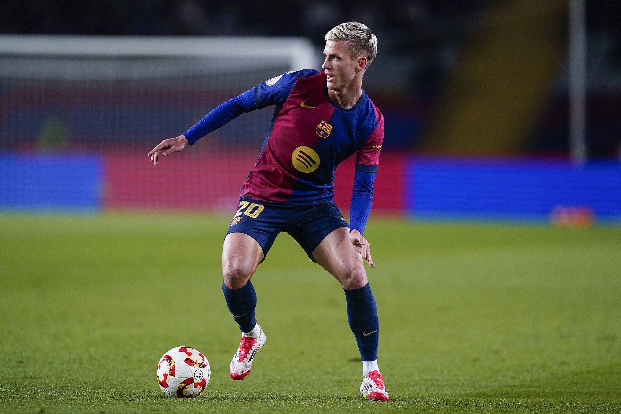 开云体育官网-包含巴萨遭遇出局危机,需斗志来回归的词条