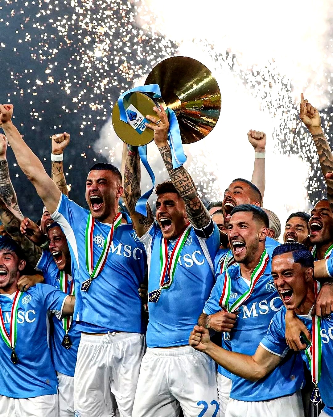 包含那不勒斯五连胜，实力稳居榜首的词条