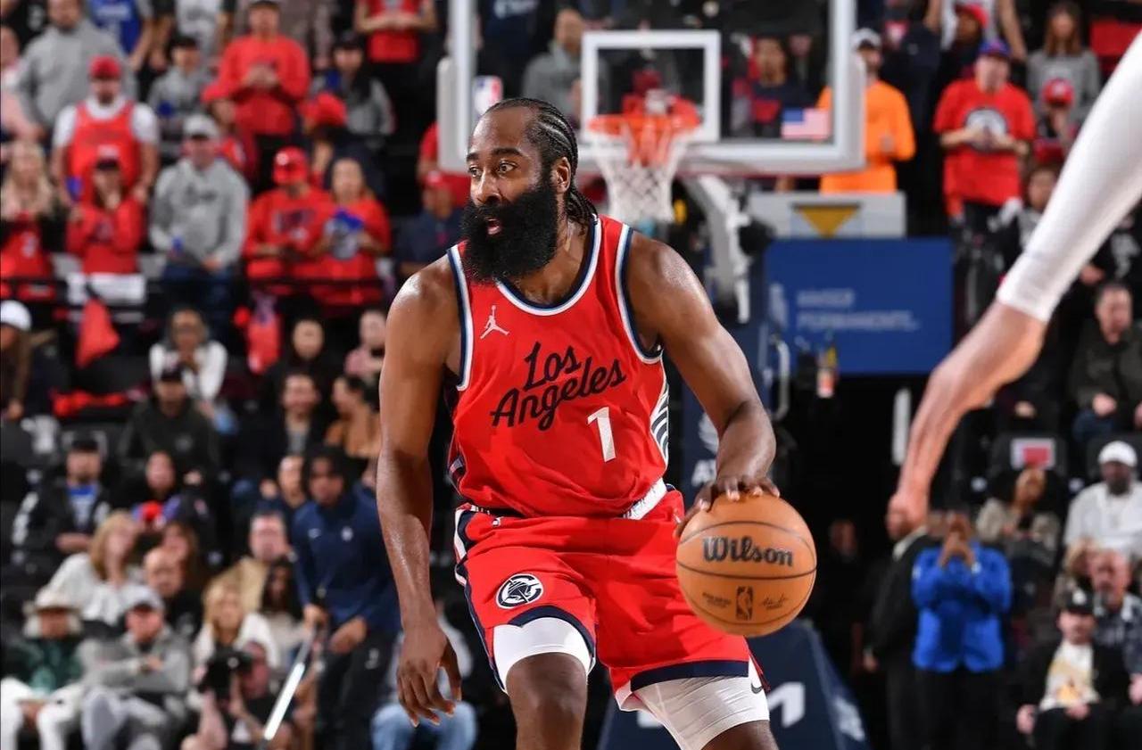 新疆队完胜步行者，哈登刷新纪录