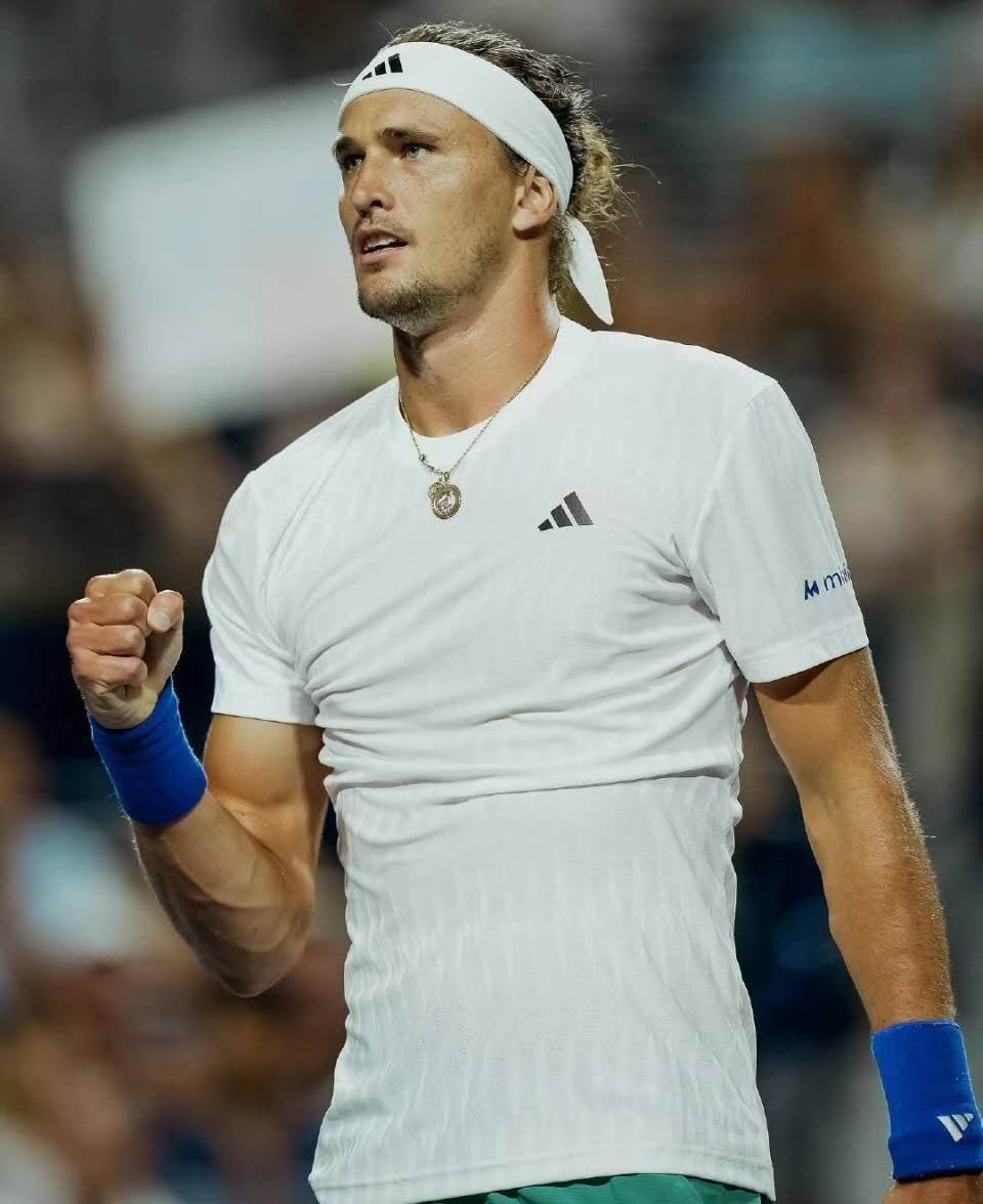 澳网完胜美网,兹维列夫高光表现 澳网完胜美网,兹维列夫高光表现