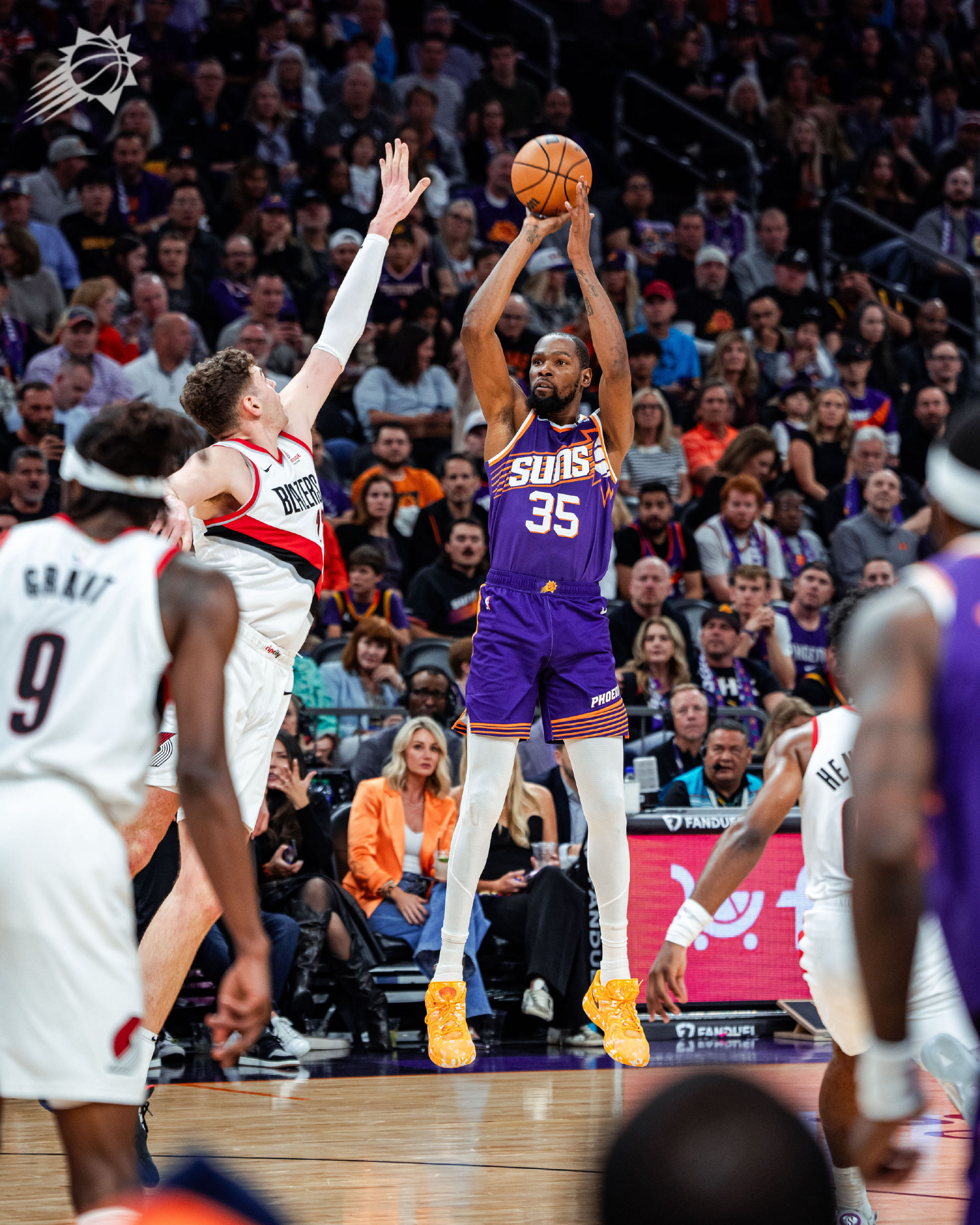 凯尔特人鏖战76人,布克带队取胜 凯尔特人鏖战76人,布克带队取胜