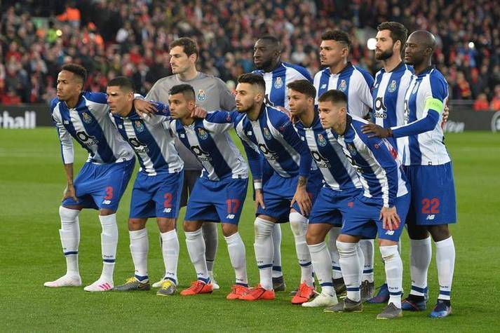 国际赛场上球队精英齐聚,竞争激烈 国际赛场上球队精英齐聚,竞争激烈