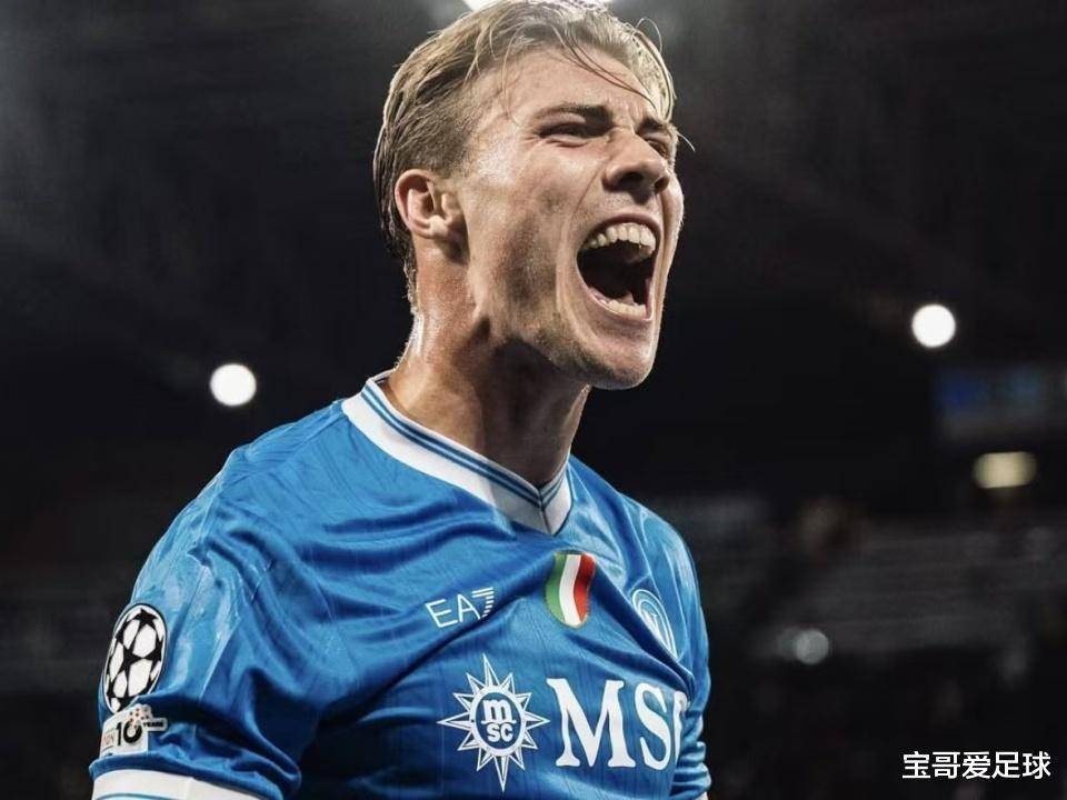 足球明星助攻锋线，为球队赢得关键胜利