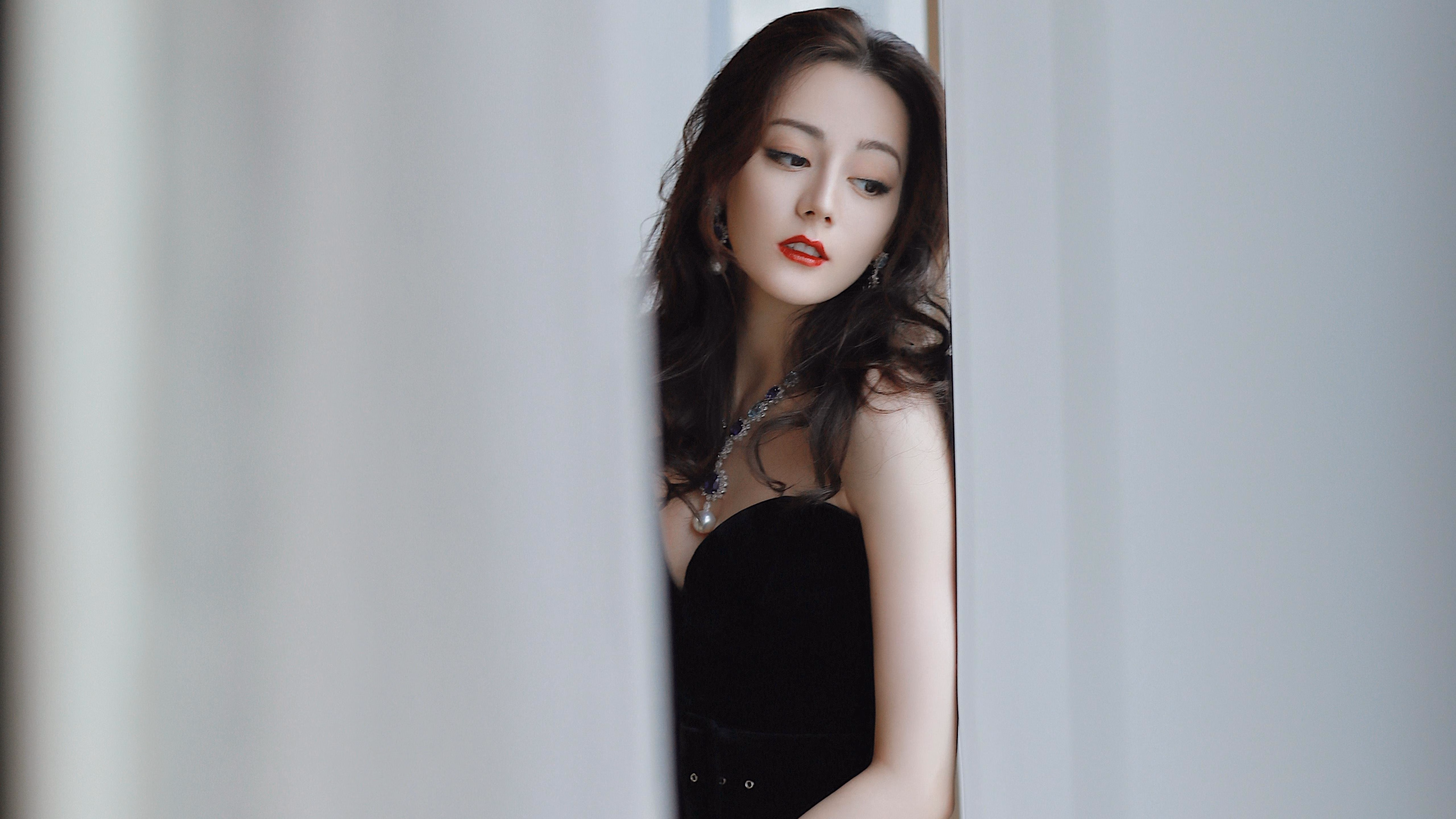 霓虹赛道与极限共振,范弗利特在街道之夜改写F1法则