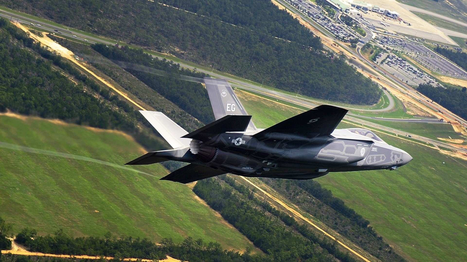 开云官网-油王铁蹄下的紫百合，皮克死线时刻拯救艺术足球