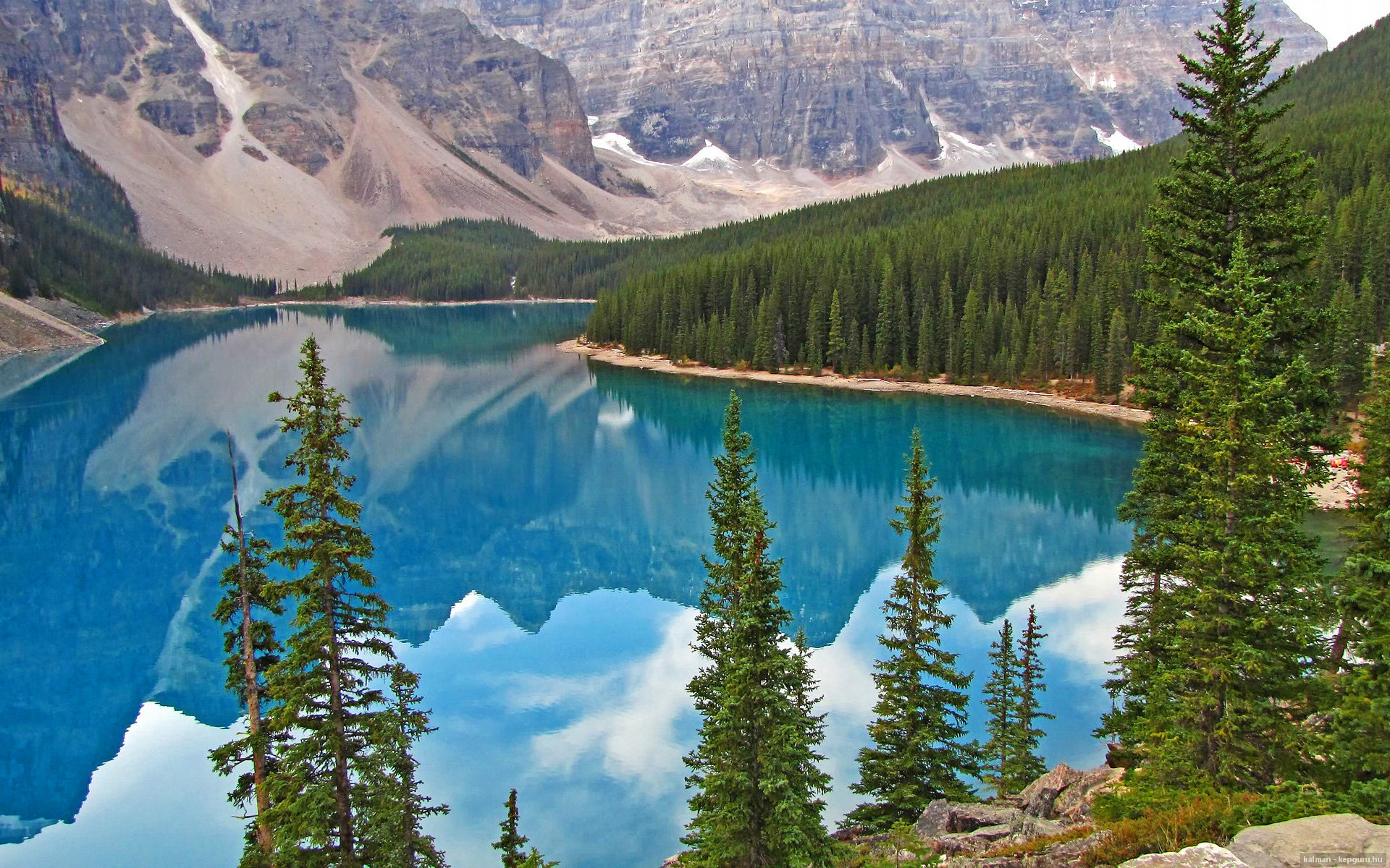 开云体育平台APP-东西交锋,篮网炮火碾碎纽约,布克烈焰点燃西决生死战