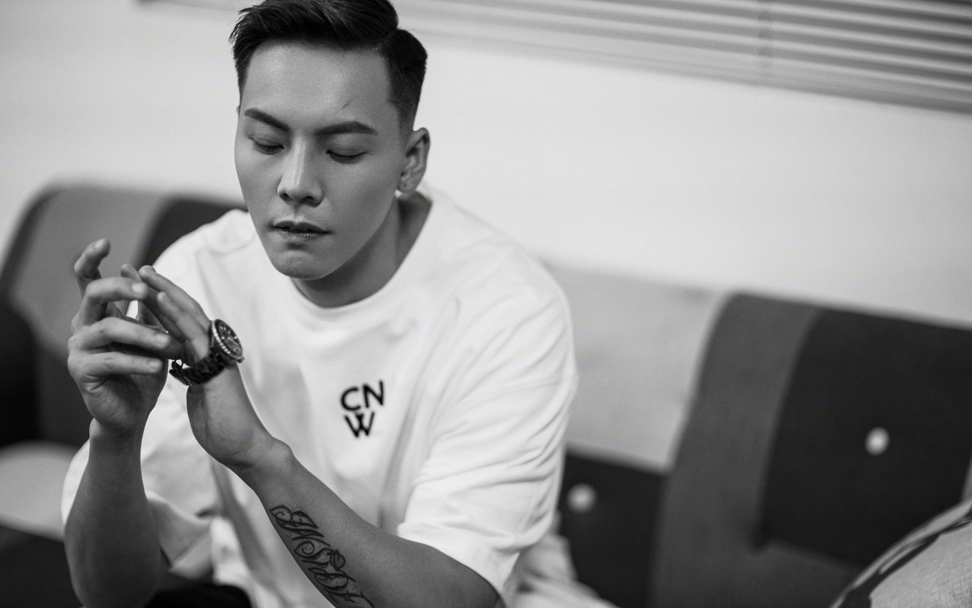 开云体育入口-钢铁巨钳绞碎蓝白浪潮,无名者阿劳霍与波兰的唯一性胜利